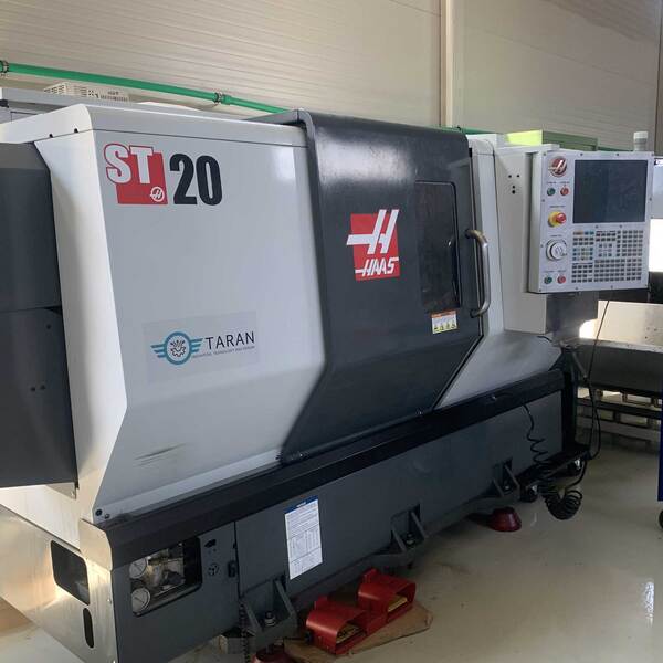 CNC strug HAAS ST20
Dimenzije radnog komada:
prečnik obradka 213 mm, najveće dužine 572 mm

Pogodan za serijsku izradu delova.